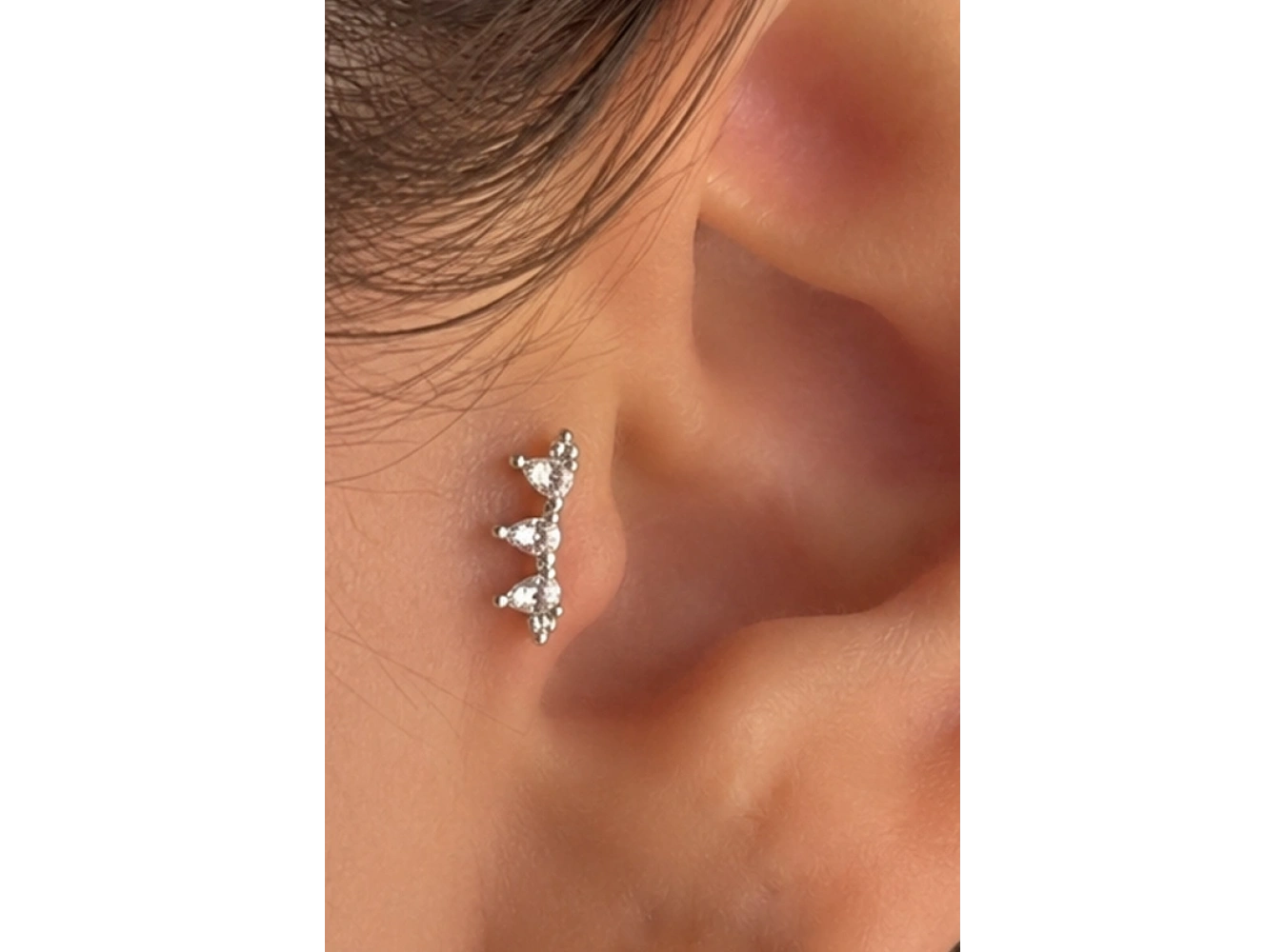 Gümüş Renk Taşlı Cerrahi Çelik Tragus/Kıkırdak Küpe/Piercing (Tek)