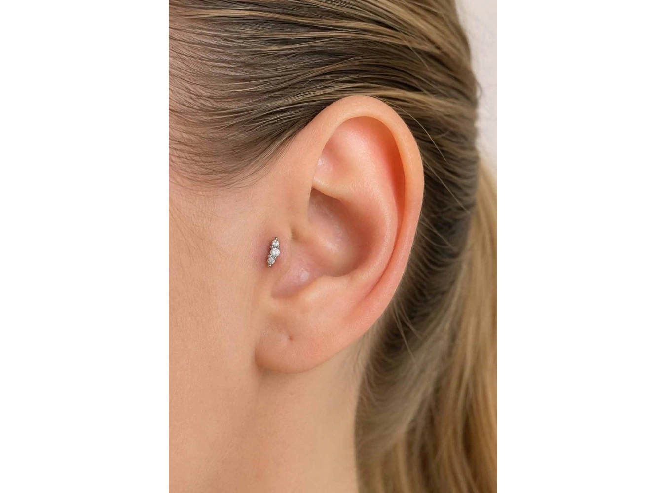 Gümüş Renk Taşlı Cerrahi Çelik Tragus/Kıkırdak Küpe/Piercing (Tek)