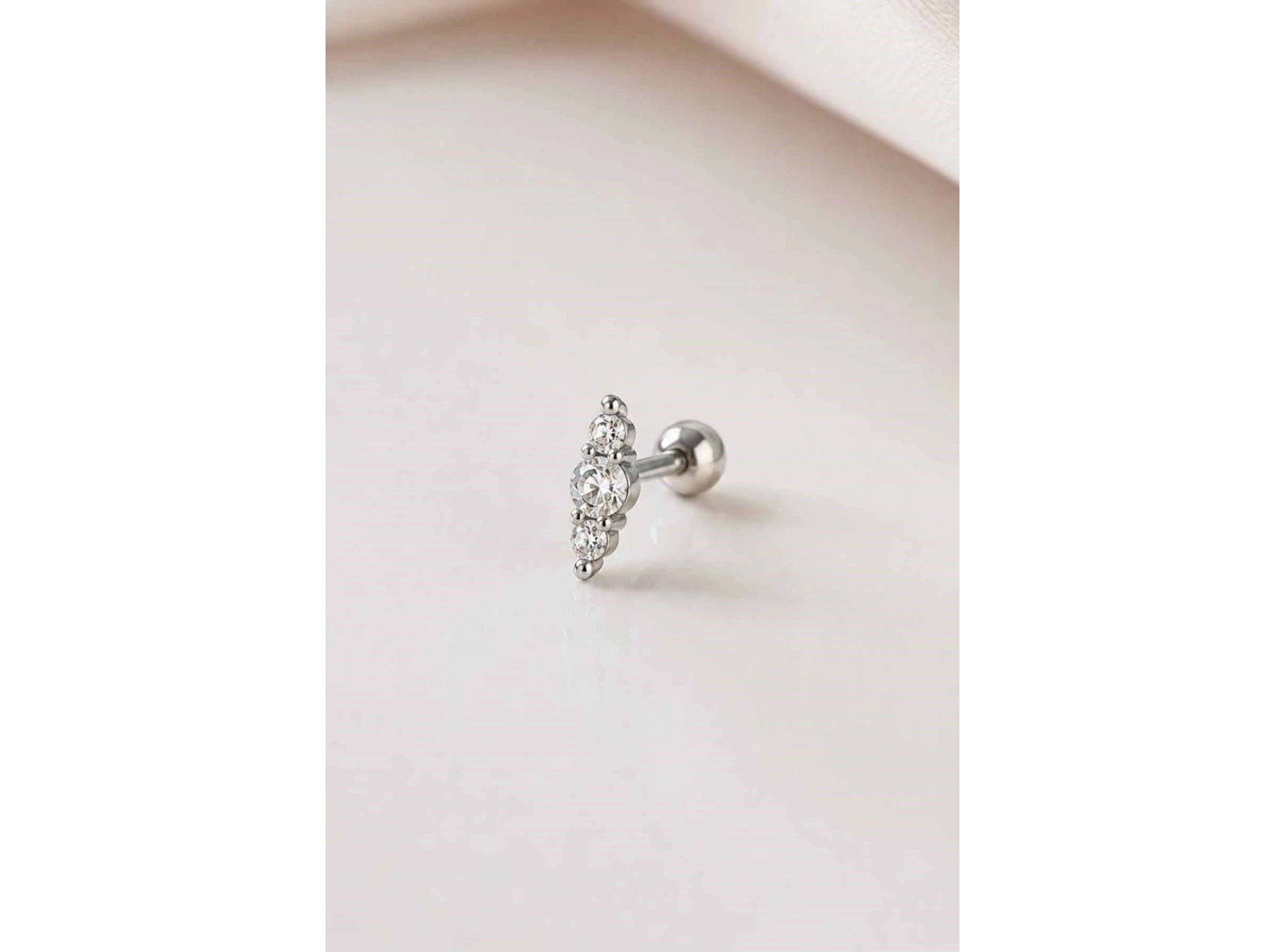 Gümüş Renk Taşlı Cerrahi Çelik Tragus/Kıkırdak Küpe/Piercing (Tek)