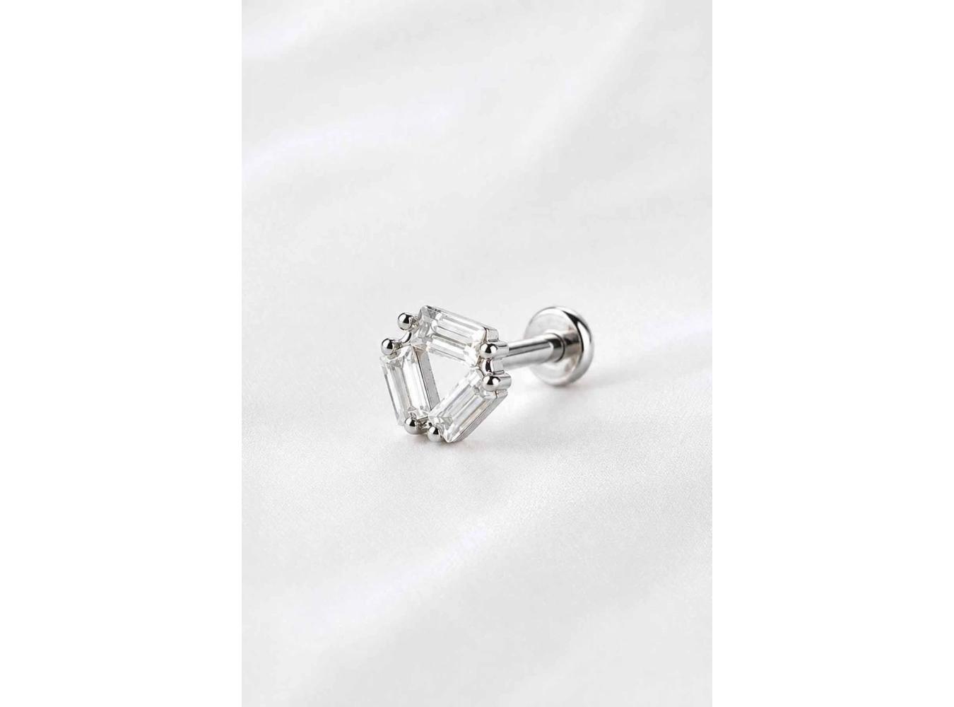 Gümüş  Renk Taşlı Cerrahi Çelik Tragus/Kıkırdak Küpe/Piercing (Tek)