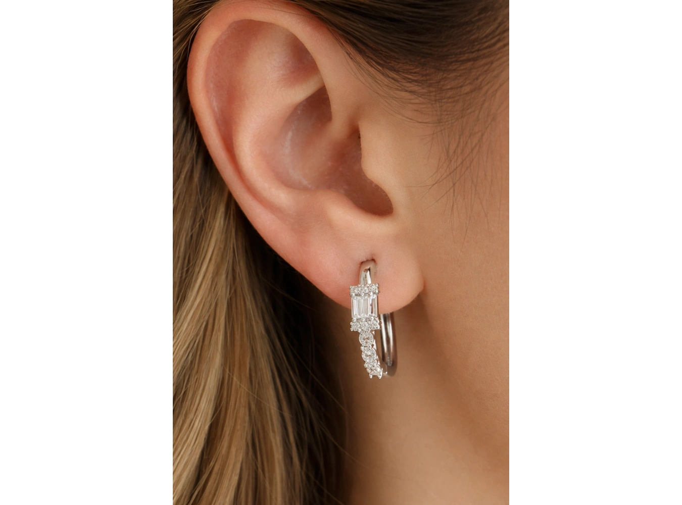 Gümüş Renk Taşlı Tx Küpe (Çift)