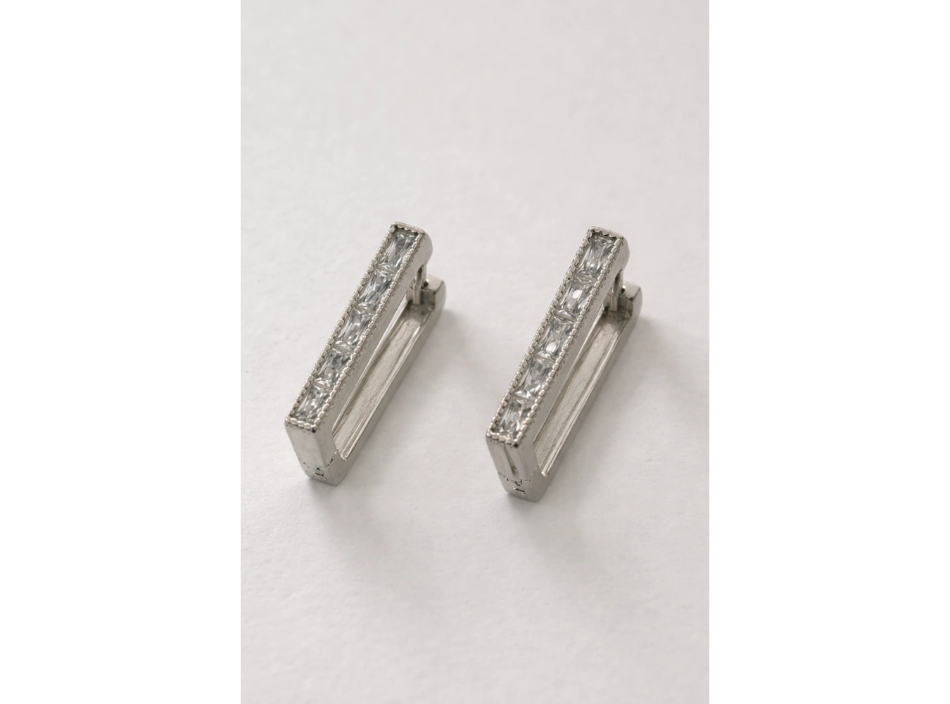 Gümüş Renk Taşlı Tx Küpe (Çift)