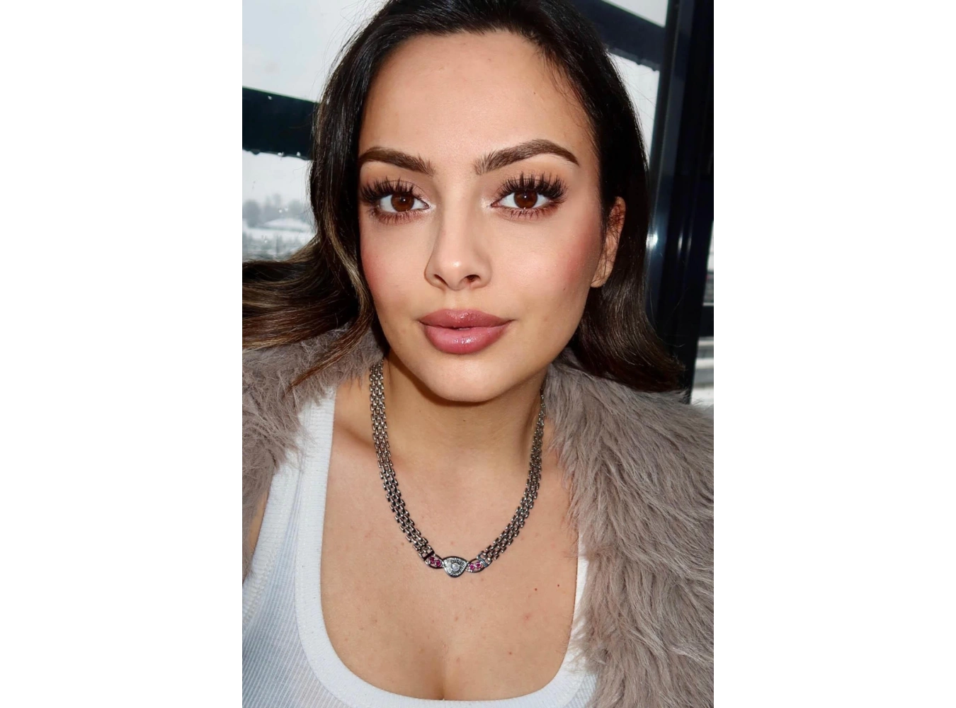 Gümüş Renk Taşlı Zincir Detaylı VİP YSX Kolye