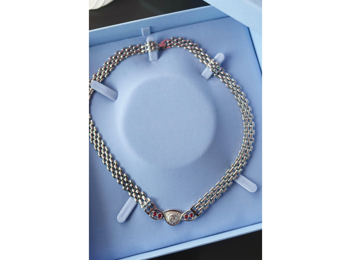 Gümüş Renk Taşlı Zincir Detaylı VİP YSX Kolye