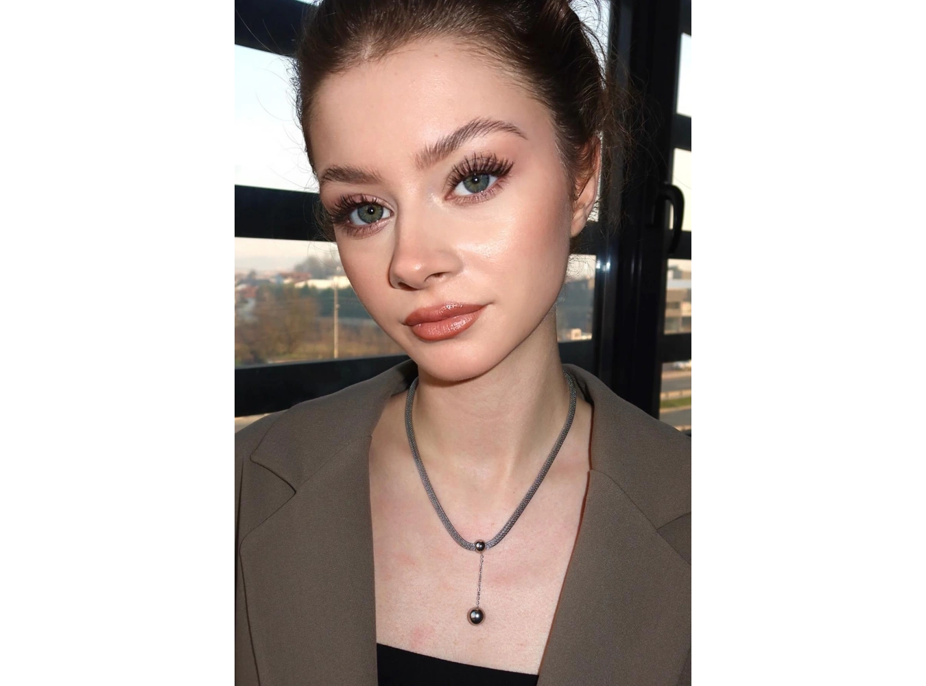 Gümüş Renk Top Detaylı Çelik Kolye