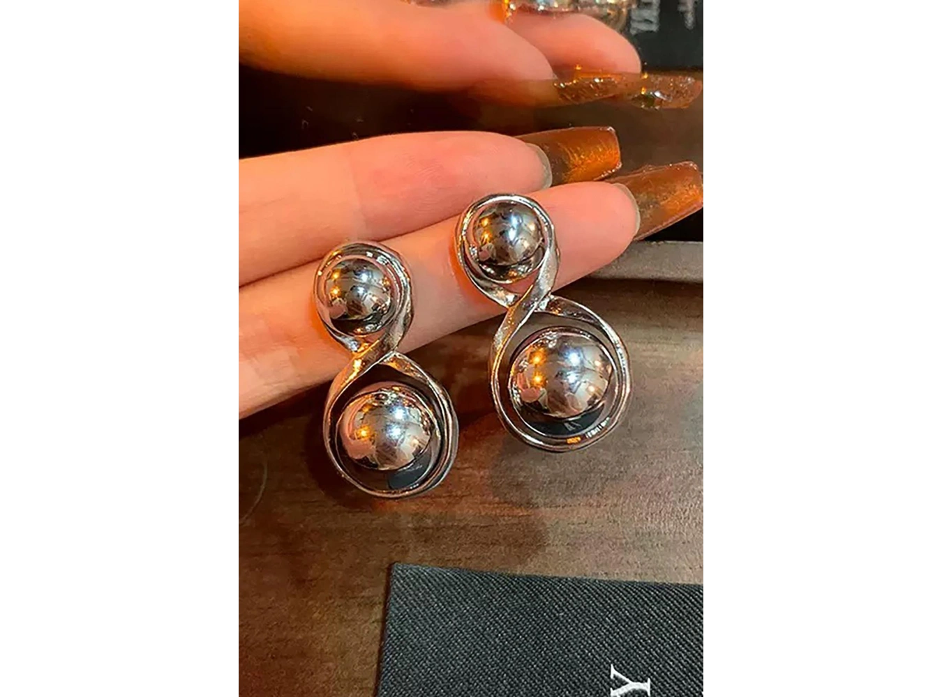 Gümüş Renk Top Detaylı Çelik Küpe (Çift)