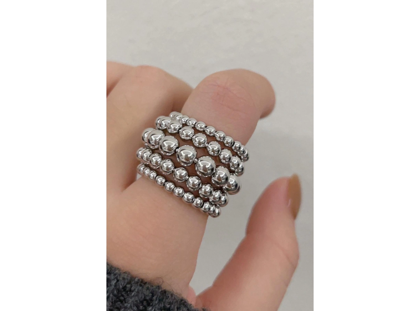 Gümüş Renk Top Detaylı Tasarım Yüzük