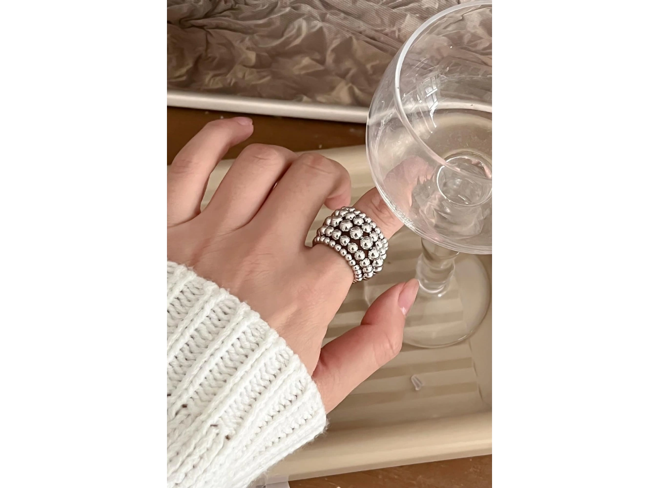 Gümüş Renk Top Detaylı Tasarım Yüzük