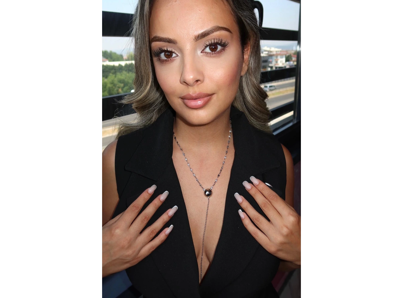 Gümüş Renk Top Detaylı Y Kolye