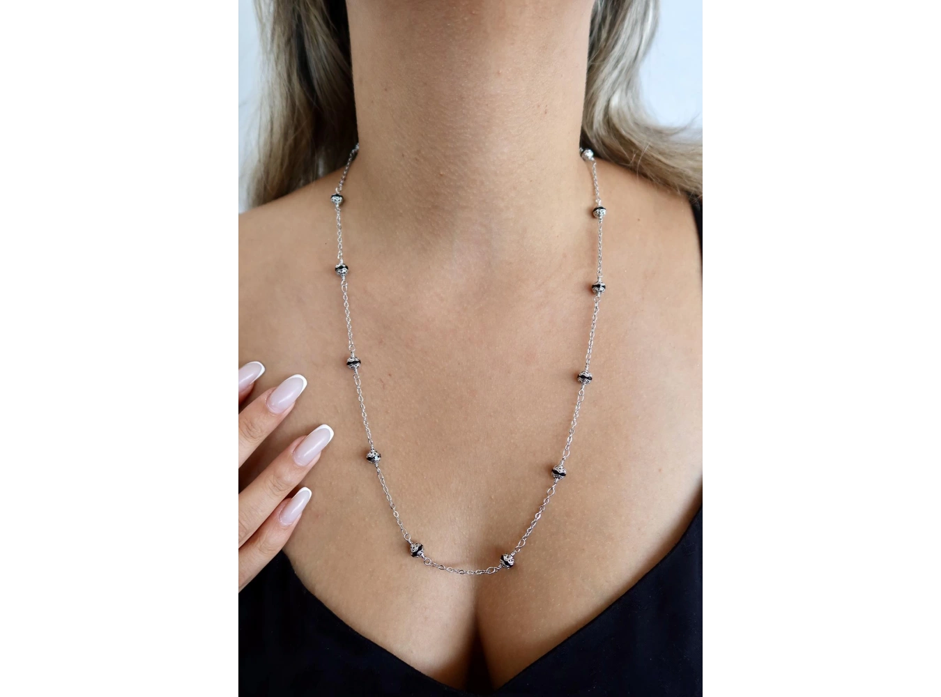 Gümüş Renk Top Detaylı YSX Kolye