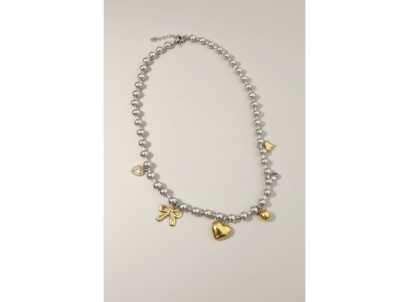 Gümüş Renk Top Zincir Detaylı Karışık Charmlı Çelik Kolye