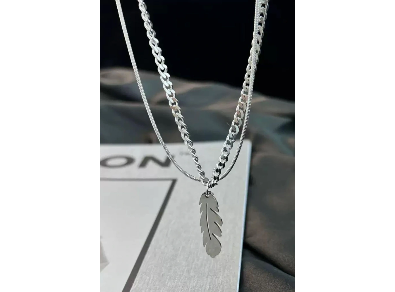 Gümüş Renk Tüy Figürlü Erkek İkili Zincir Çelik Kolye