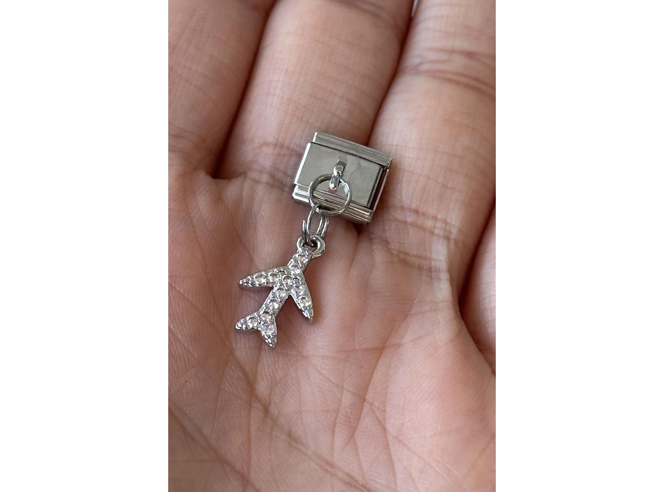 Gümüş Renk Uçak Figürlü Taş Detaylı Çelik Nomination Charm (Tek)