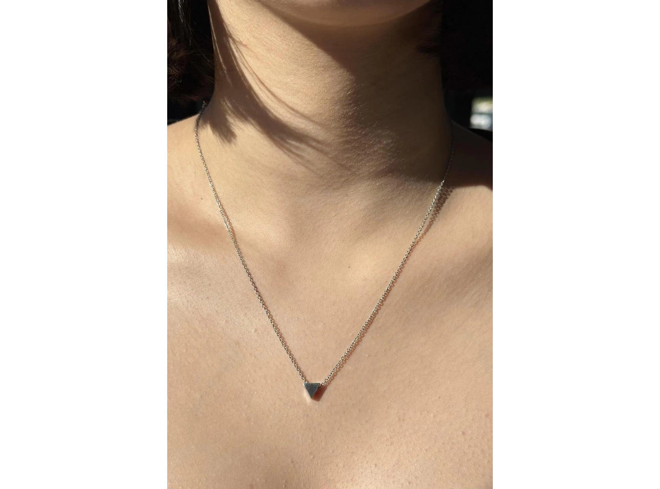 Gümüş Renk Üçgen Figürlü Kolye