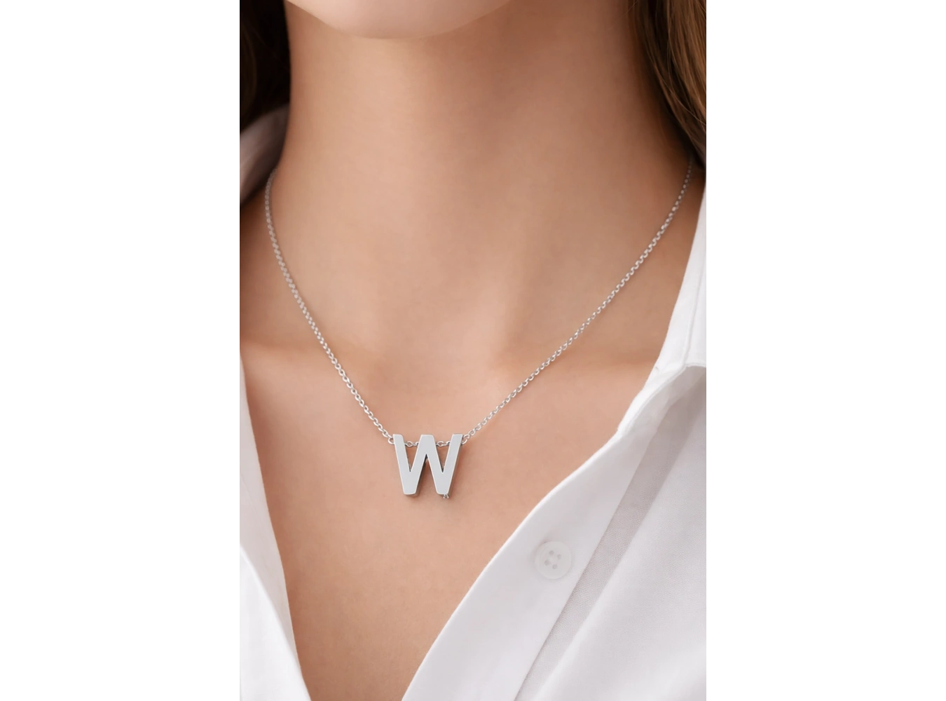Gümüş Renk W Harf Çelik Kolye