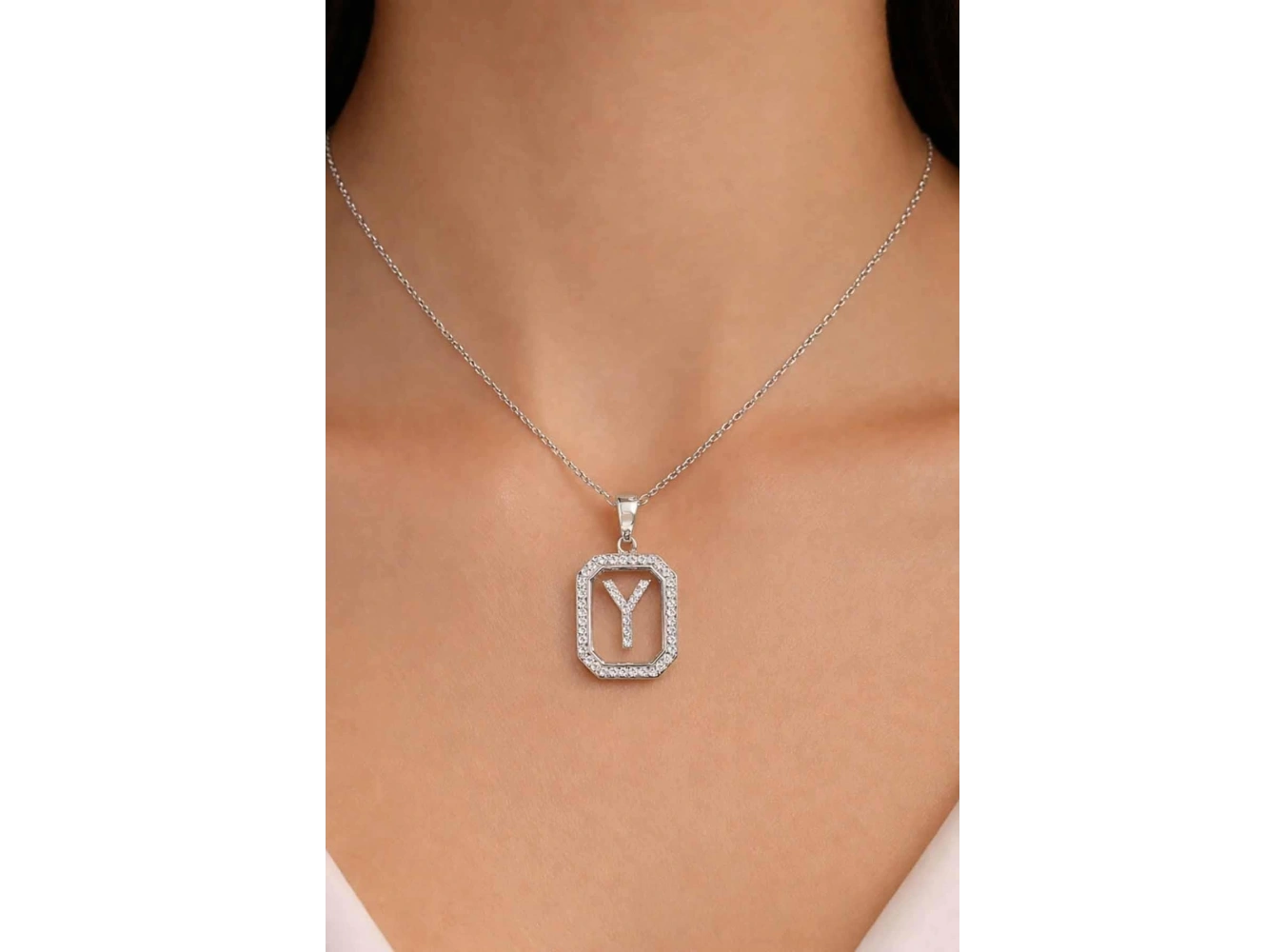 Gümüş Renk Y Harf Taş Detaylı Çelik Kolye