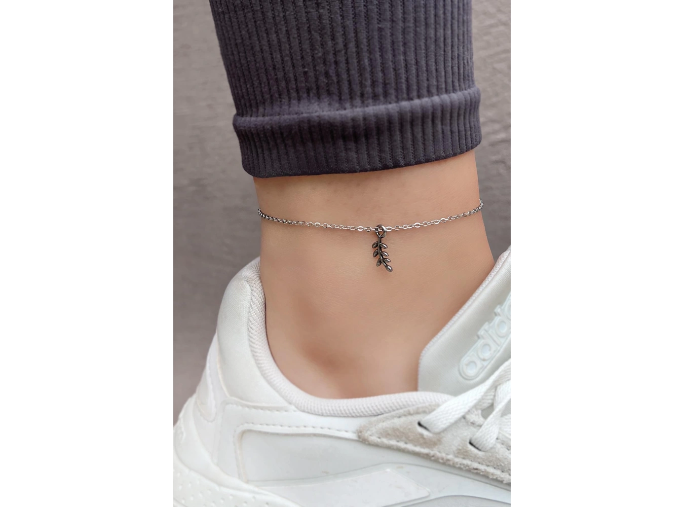 Gümüş Renk Yaprak Figürlü Çelik Halhal