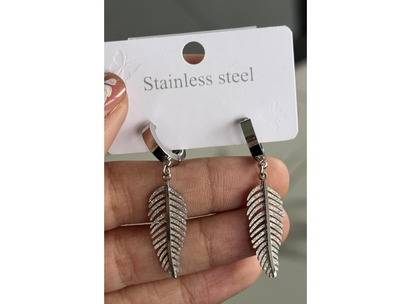 Gümüş Renk Yaprak Figürlü Çelik Küpe (Çift)