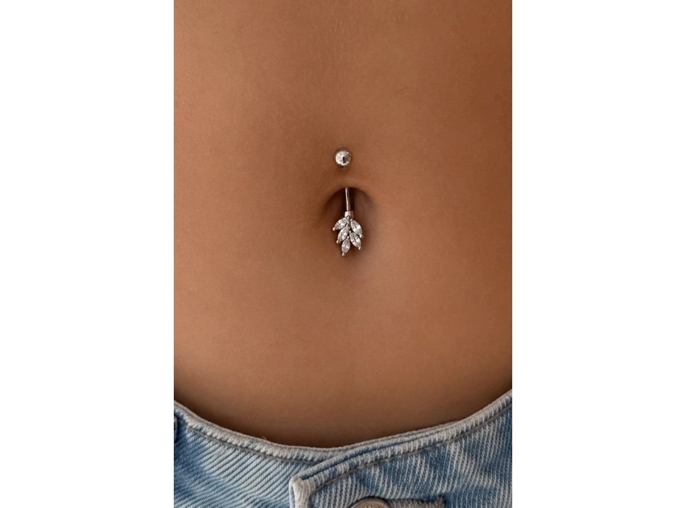 Gümüş Renk Yaprak Figürlü Taşlı Cerrahi Çelik Göbek Piercing