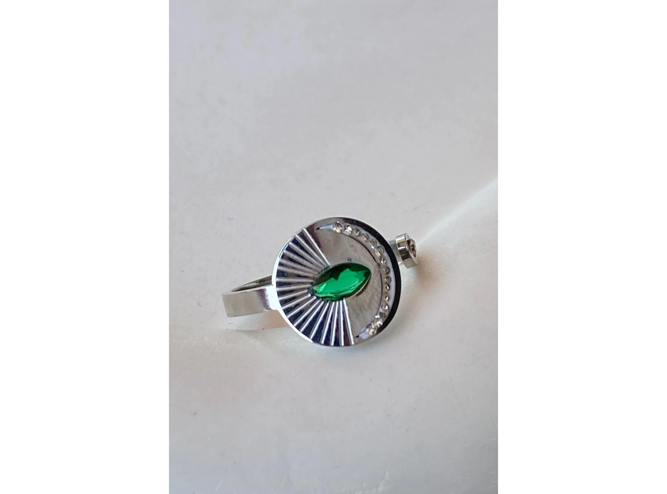 Gümüş Renk Yeşil Taş Detaylı Ayarlanabilir Çelik Yüzük