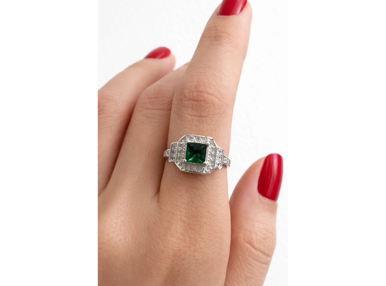 Gümüş Renk Yeşil Taş Detaylı Ayarlanabilir Yüzük