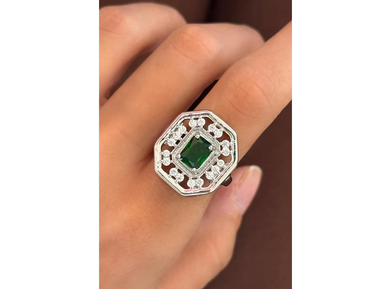 Gümüş Renk Yeşil Taş Detaylı Ayarlanabilir Yüzük