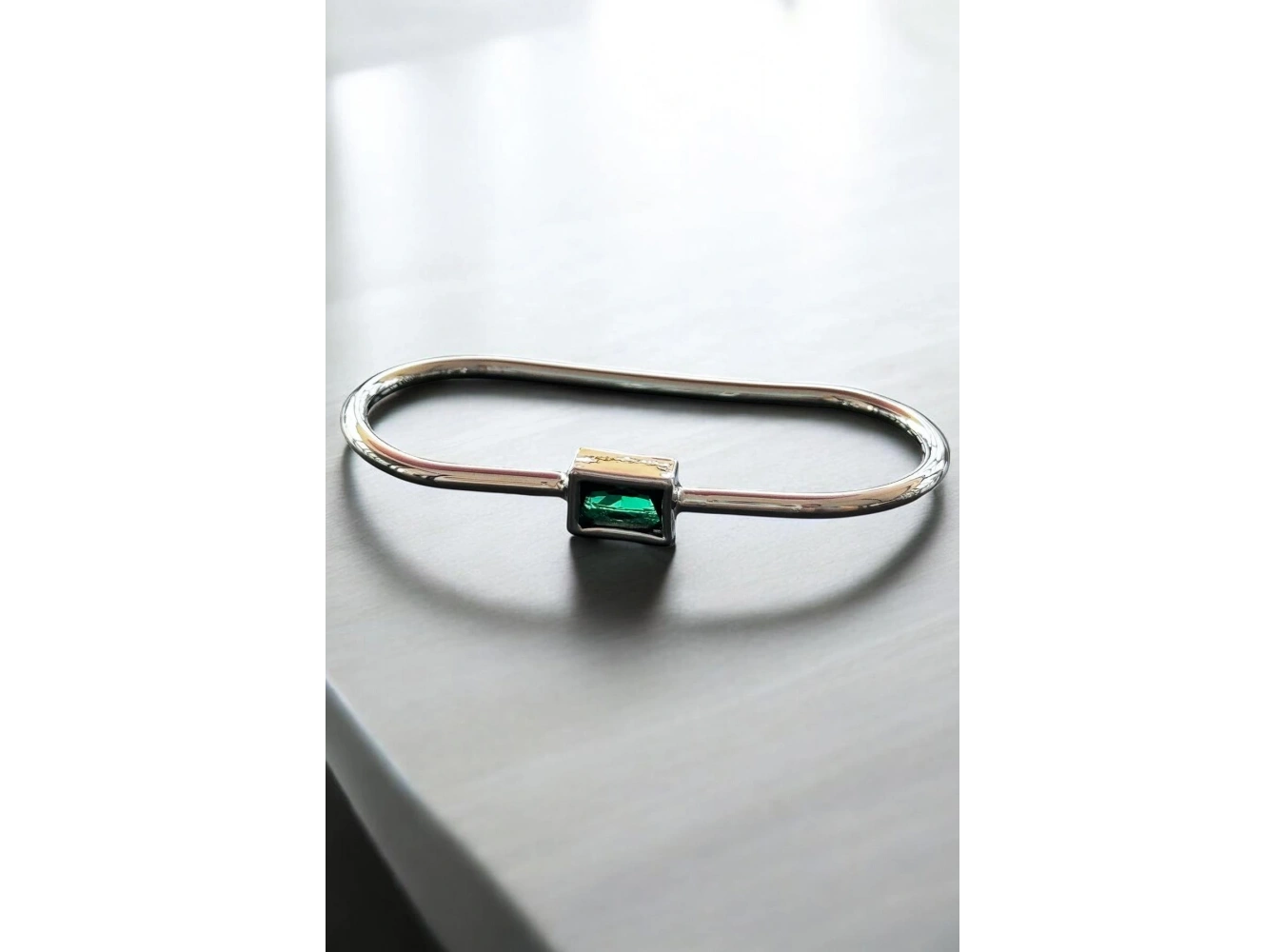 Gümüş Renk Yeşil Taş Detaylı İki Parmak Tasarım Yüzük