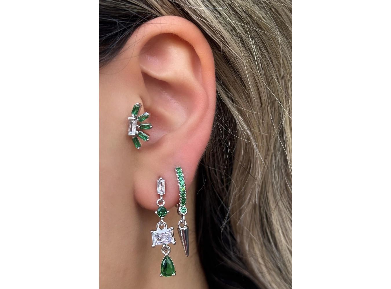 Gümüş Renk Yeşil Taş Detaylı VİP 3lü YSX Küpe Set