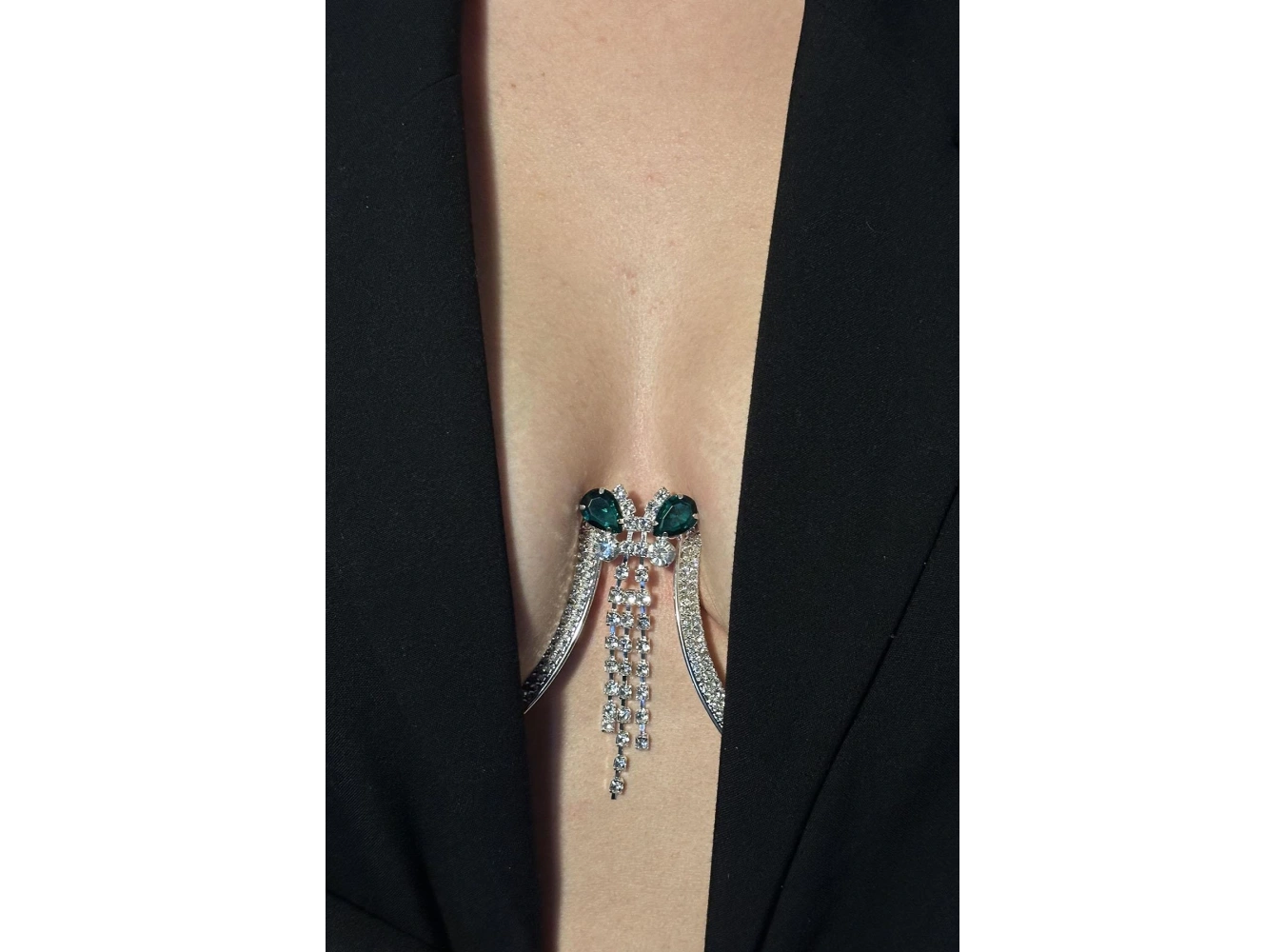 Gümüş Renk Yeşil Taş Detaylı Vücut Aksesuarı