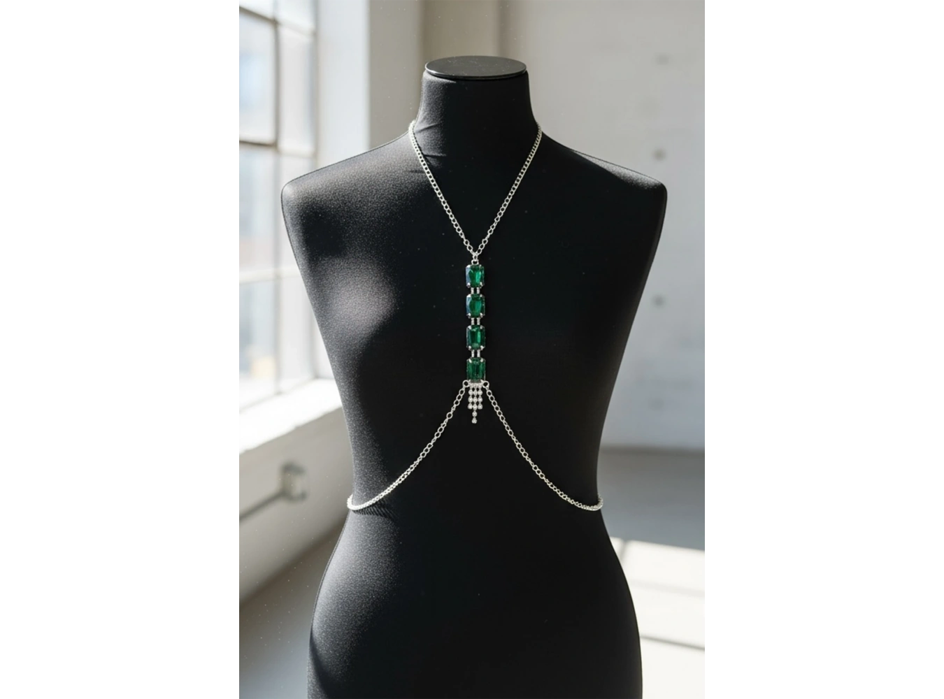 Gümüş Renk Yeşil Taş Detaylı Vücut Aksesuarı