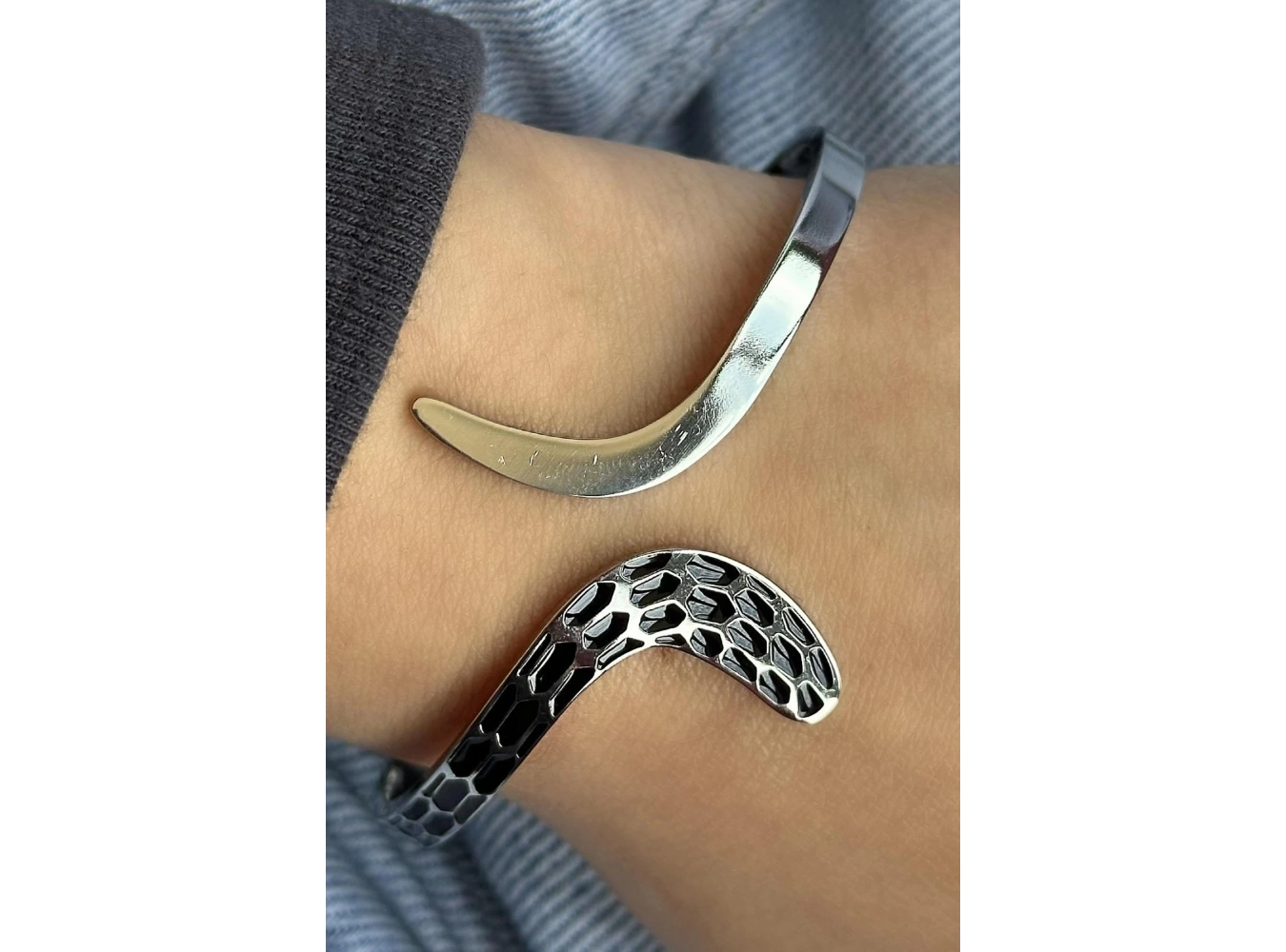 Gümüş Renk Yılan Figürlü Çelik Kelepçe Bileklik