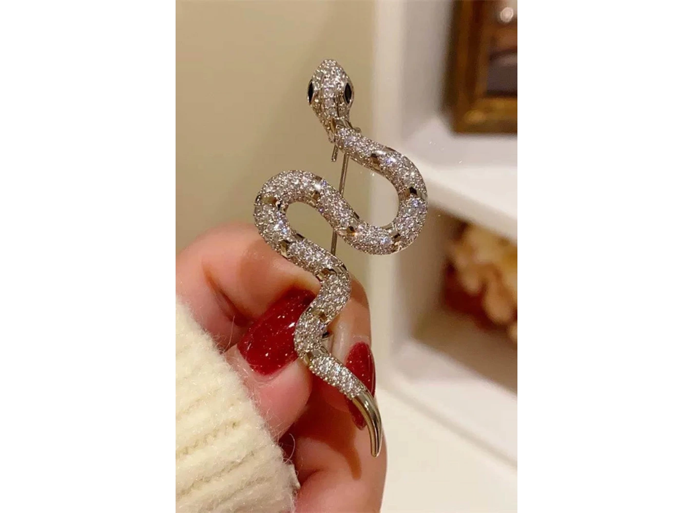 Gümüş Renk Yılan Figürlü Taş Detaylı Broş