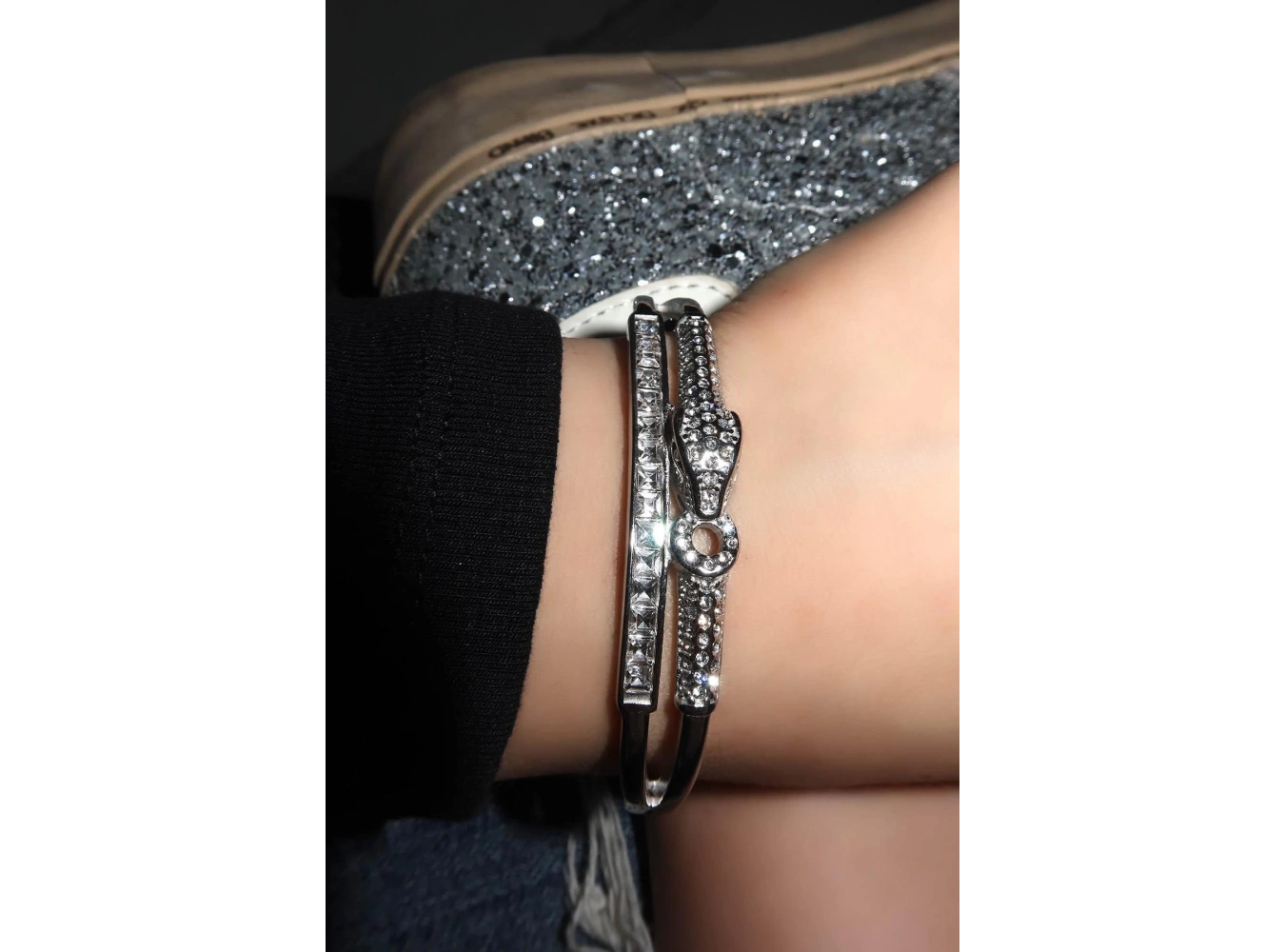 Gümüş Renk Yılan Figürlü Taş Detaylı Çelik Kelepçe Bileklik