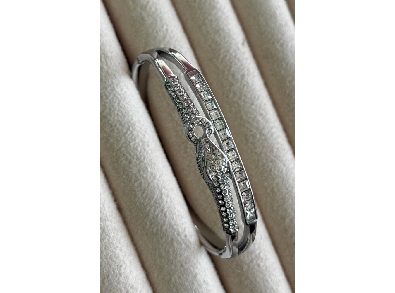 Gümüş Renk Yılan Figürlü Taş Detaylı Çelik Kelepçe Bileklik