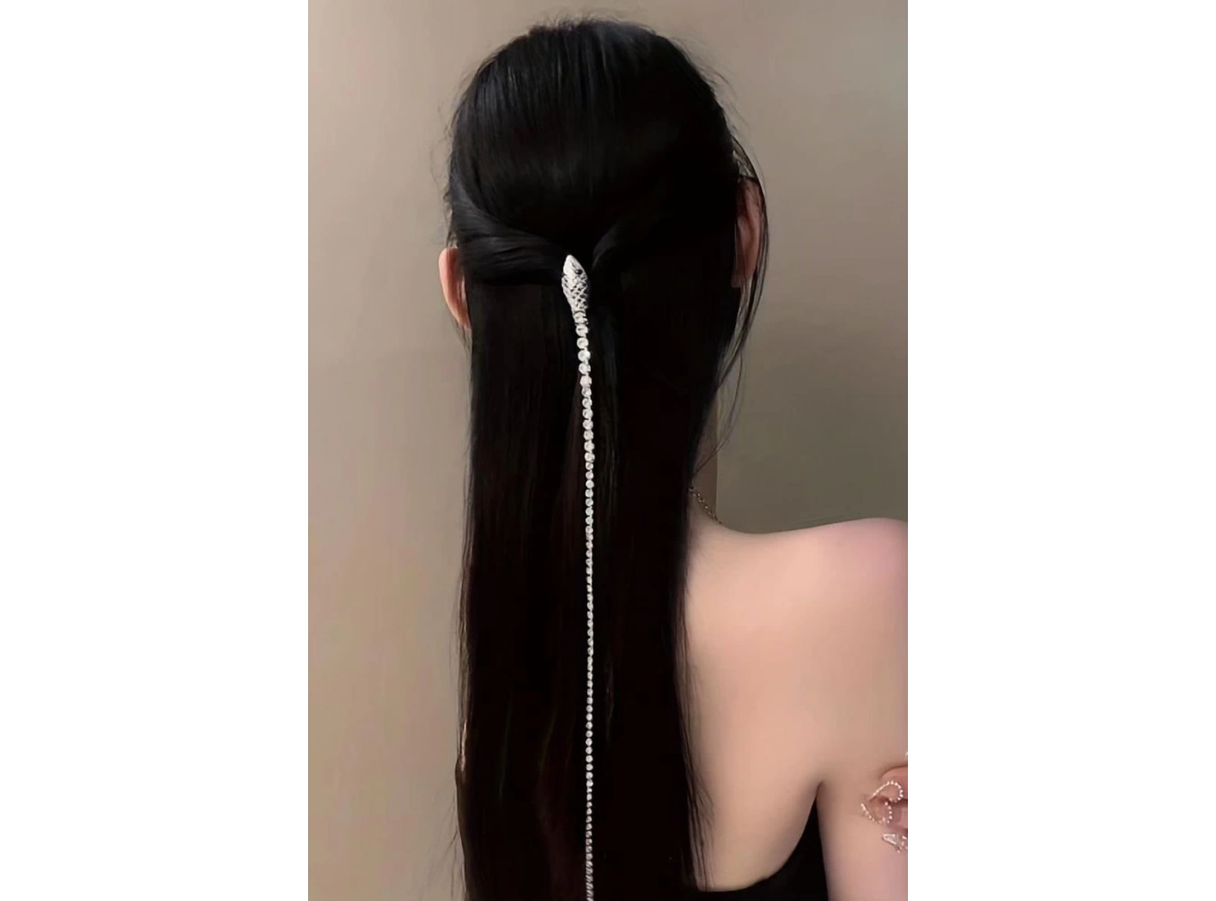 Gümüş Renk Yılan Figürlü Taş Detaylı Pens Toka