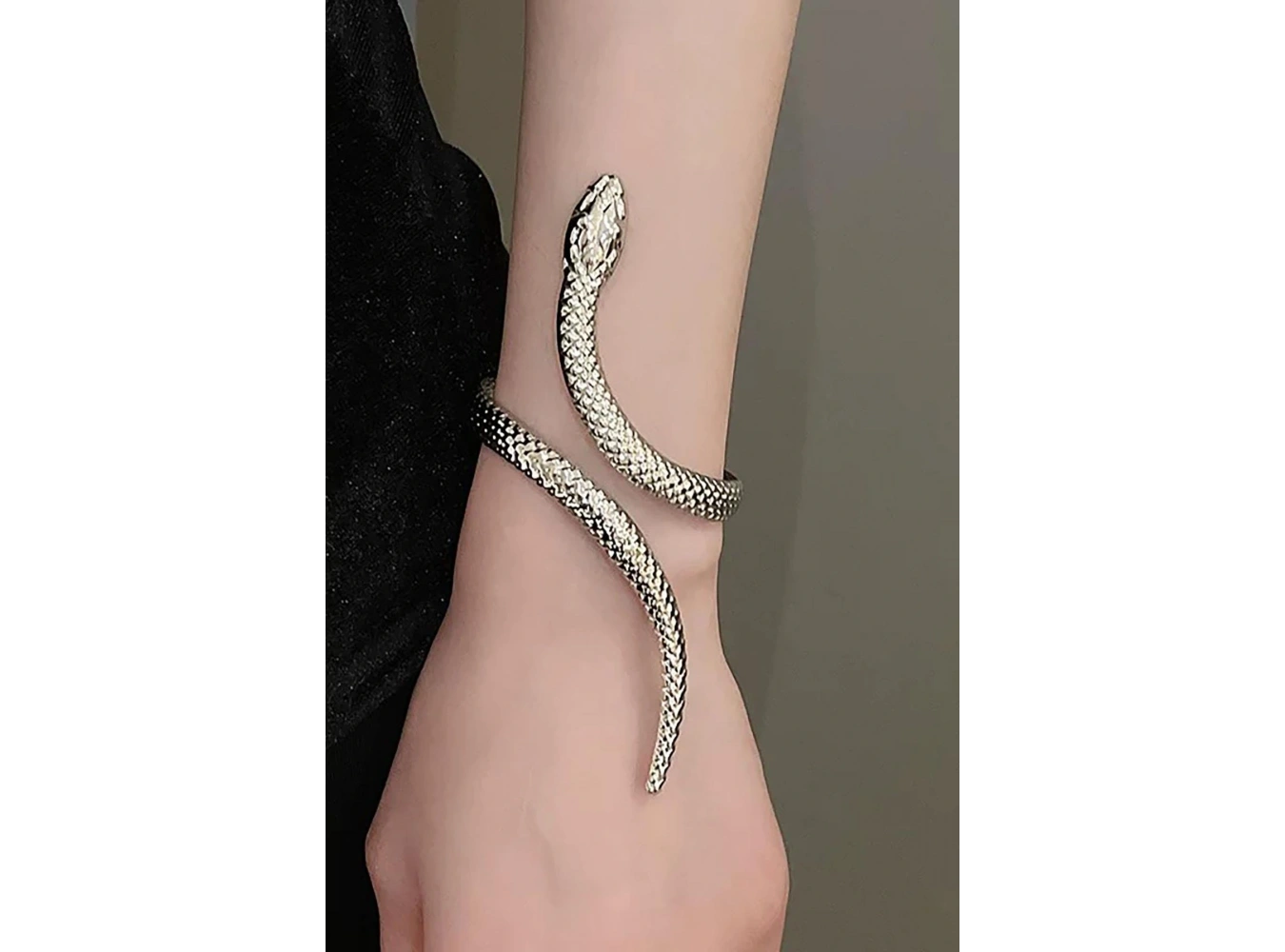 Gümüş Renk Yılan Figürlü Tasarım Bileklik Kol Aksesuarı