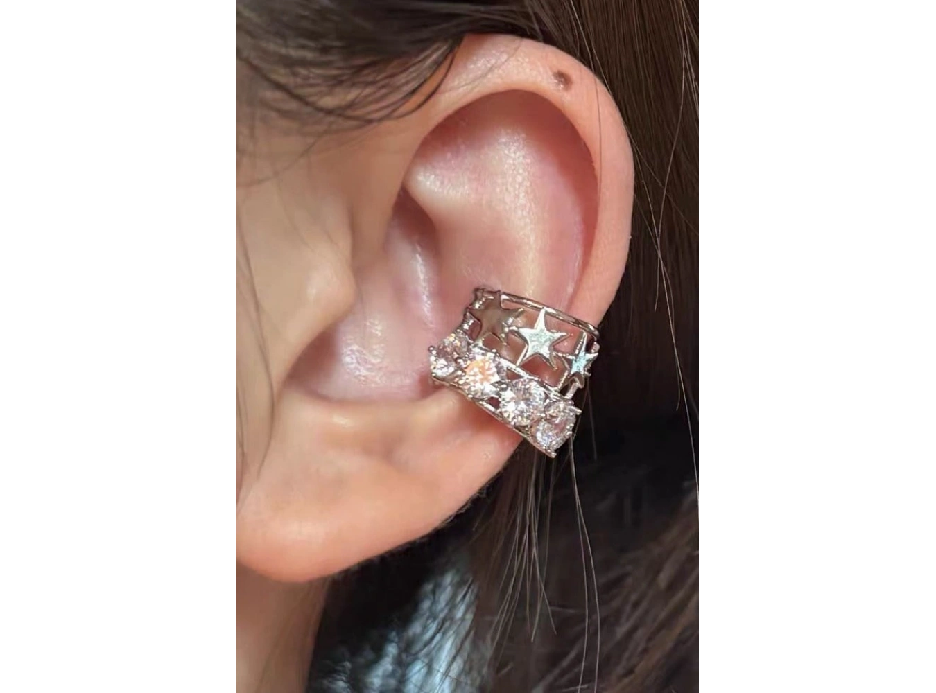 Gümüş Renk Yıldız Detaylı Taşlı Ear Cuff/Kulak Aksesuarı (Tek)