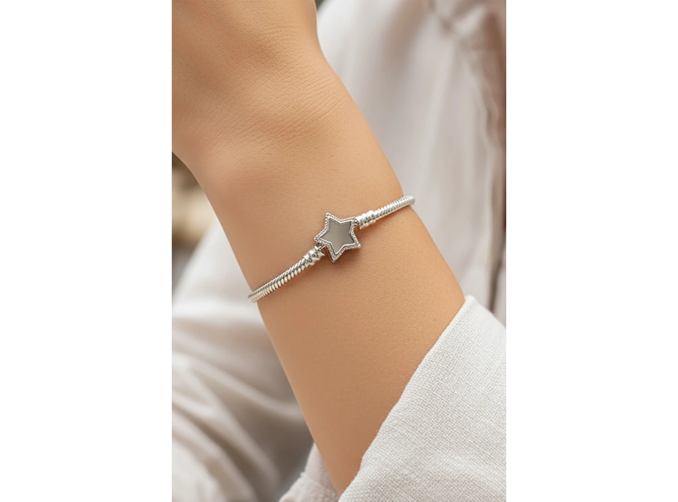 Gümüş Renk Yıldız Figürlü Bileklik