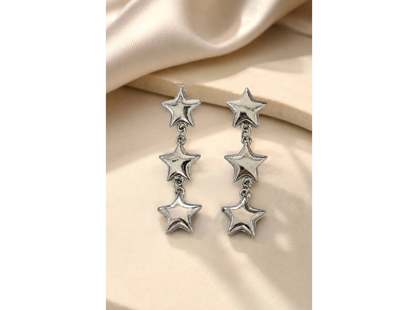 Gümüş Renk Yıldız Figürlü Sallantılı Küpe (Çift)