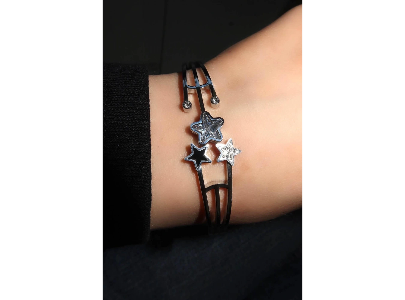 Gümüş Renk Yıldız Figürlü Taş Detaylı Çelik Kelepçe Bileklik