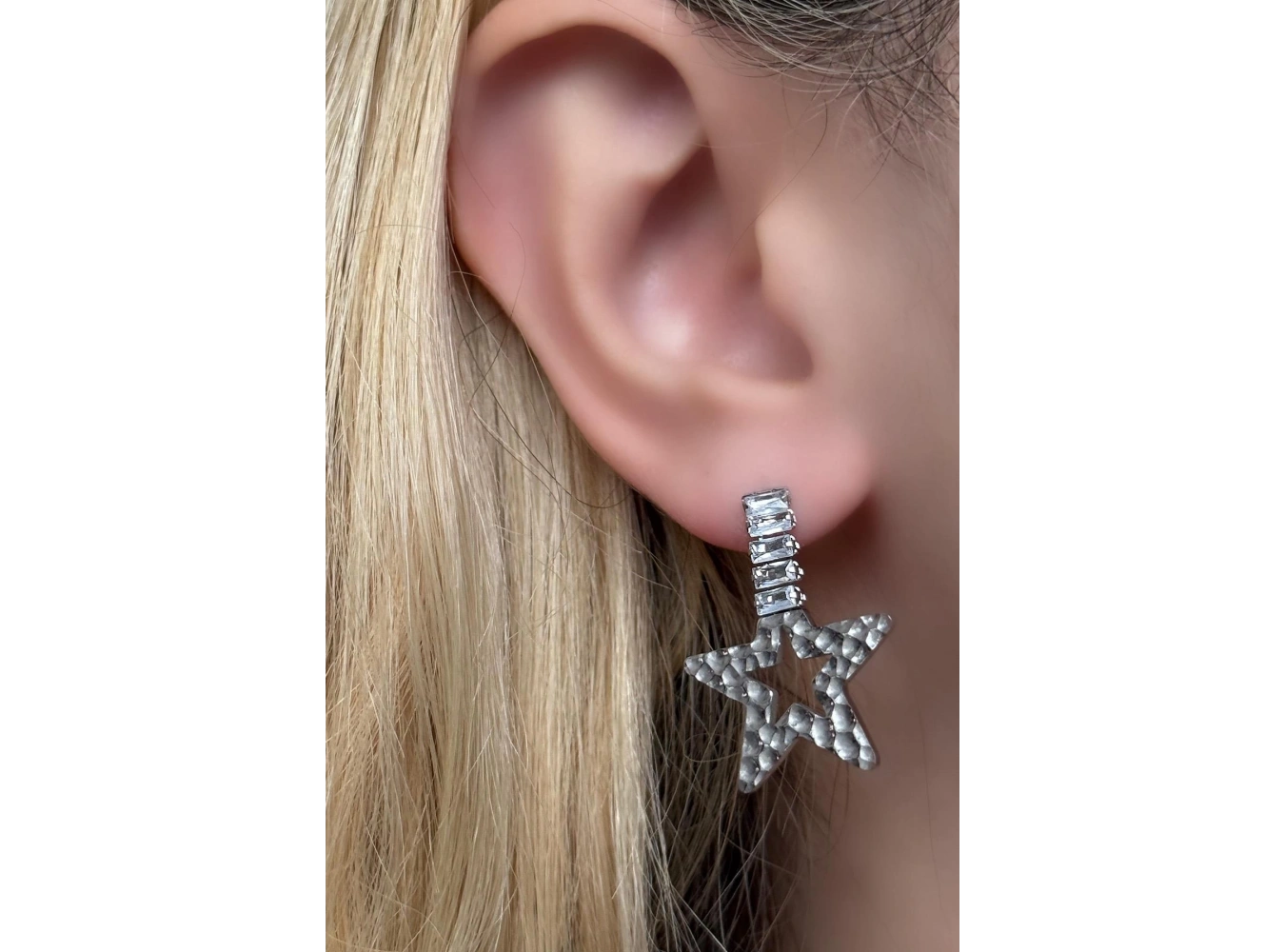 Gümüş Renk Yıldız Figürlü Taş Detaylı Çelik Küpe (Çift)