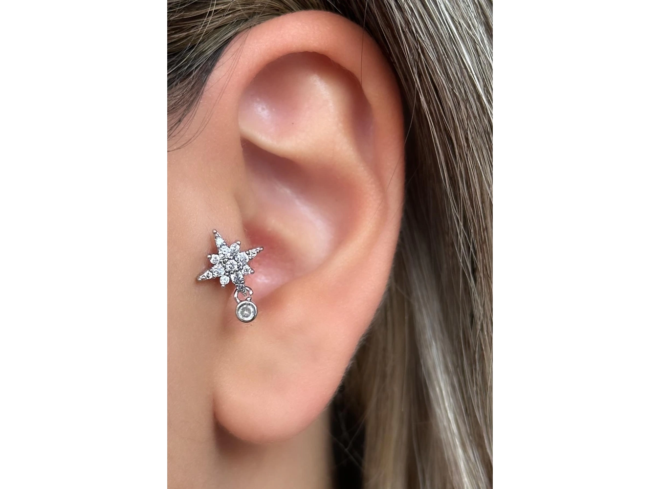 Gümüş Renk Yıldız Figürlü Taş Detaylı Çelik Tragus/Kıkırdak Küpe/Piercing (Tek)