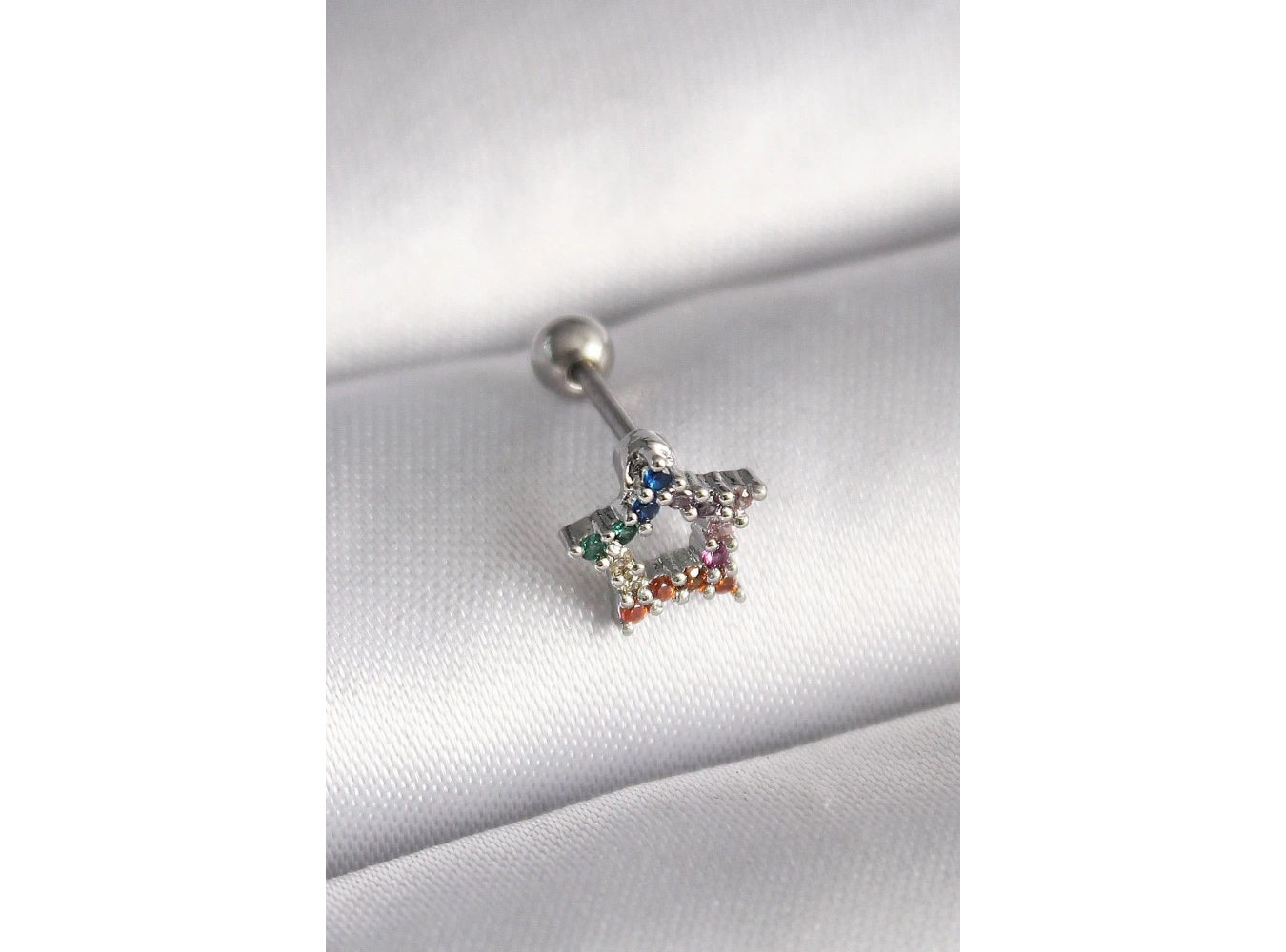 Gümüş Renk Yıldız Figürlü  Taşlı Cerrahi Çelik Tragus/Kıkırdak Küpe/Piercing (Tek)