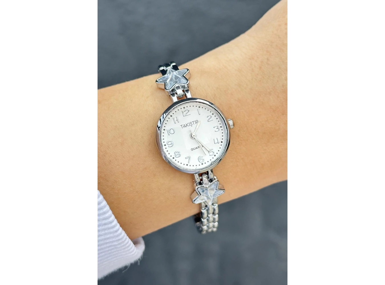 Gümüş Renk Yıldız Taş Detaylı Çelik Kordonlu Kadın Saat