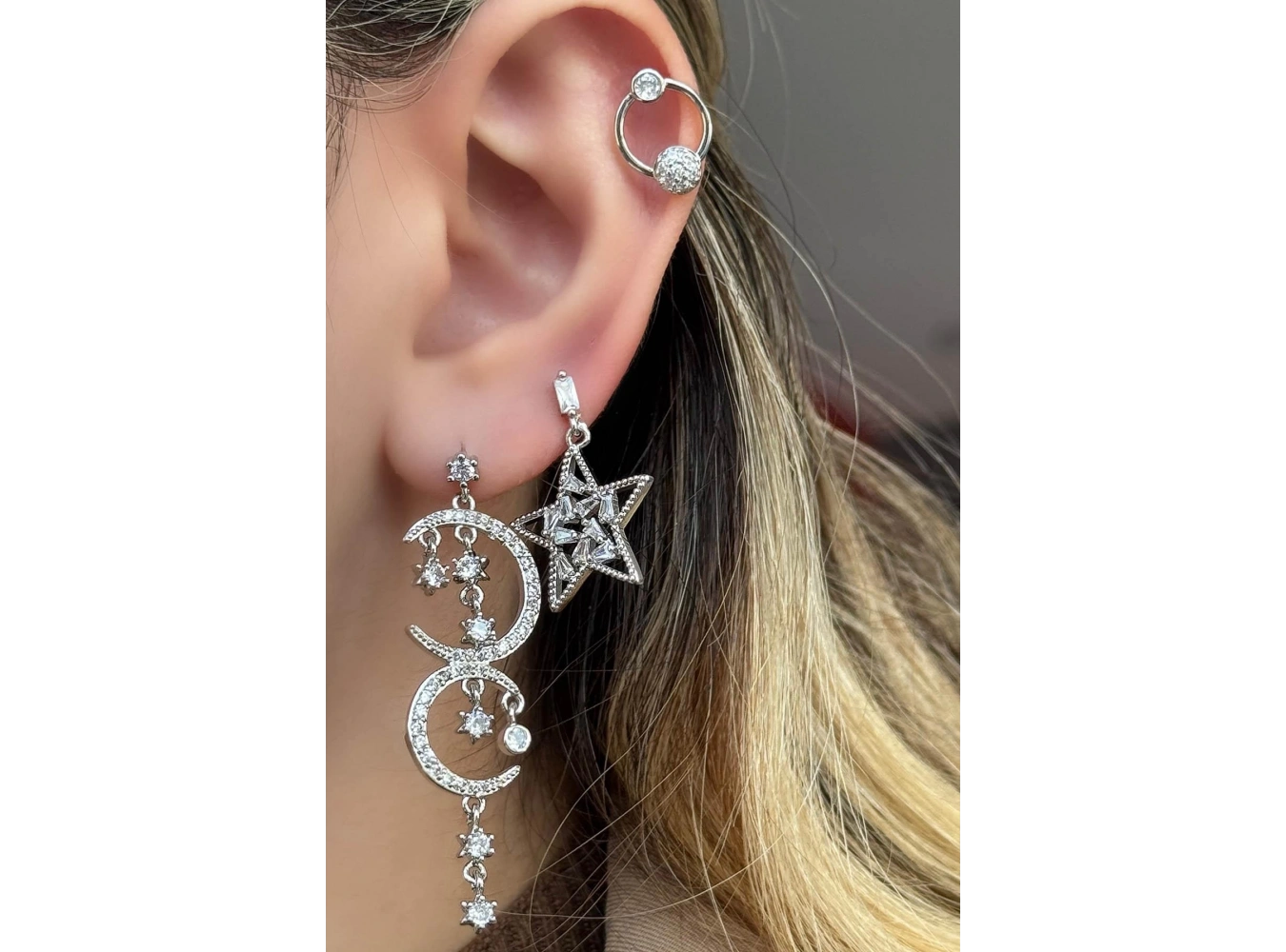 Gümüş Renk Yıldız Ve Ay Figürlü Taş Detaylı VİP 3lü YSX Küpe Set