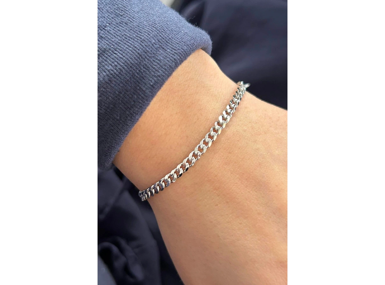 Gümüş Renk Zincir Detaylı Bileklik