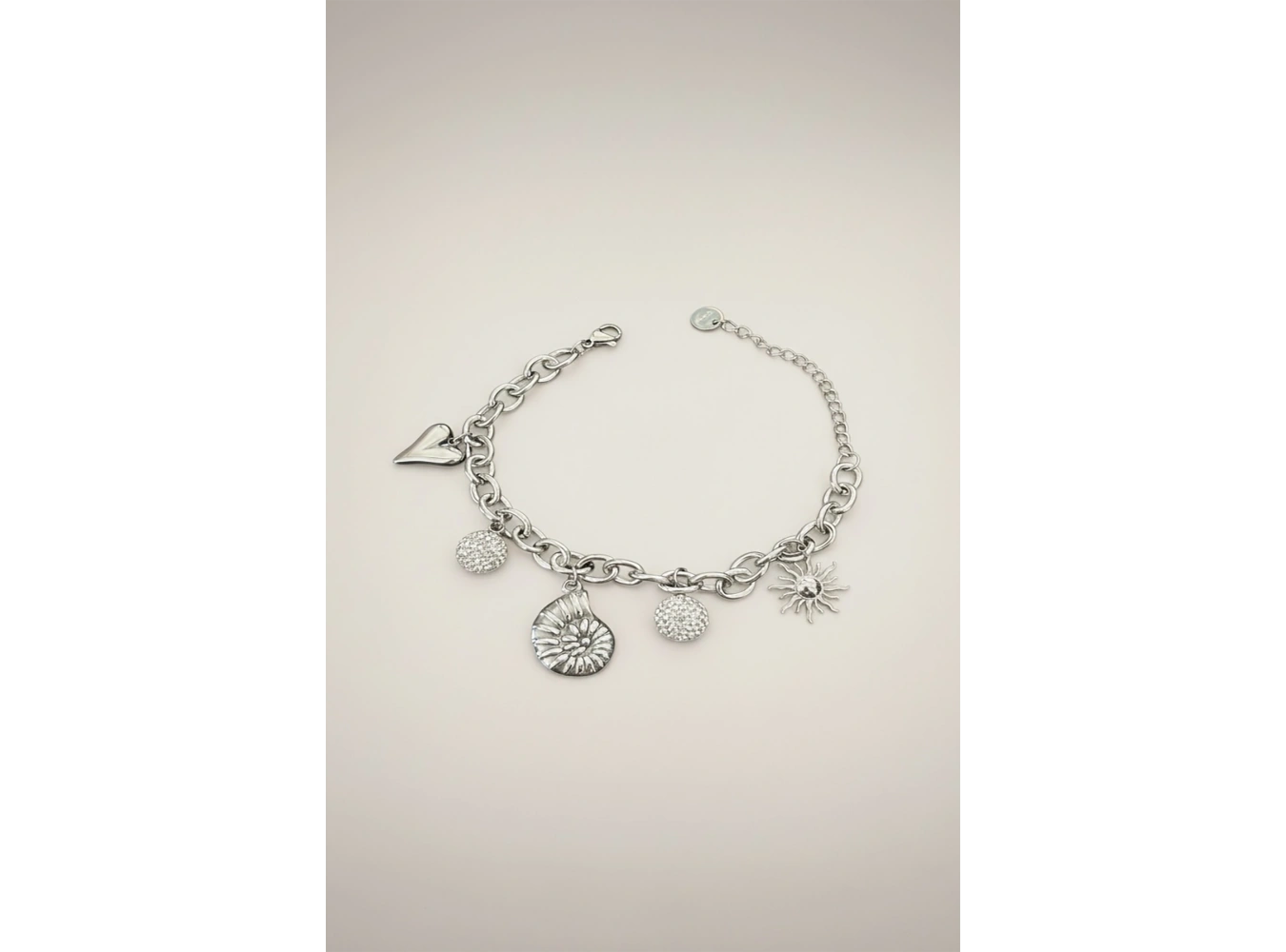 Gümüş Renk Zincir Detaylı Karışık Charmlı Çelik Bileklik