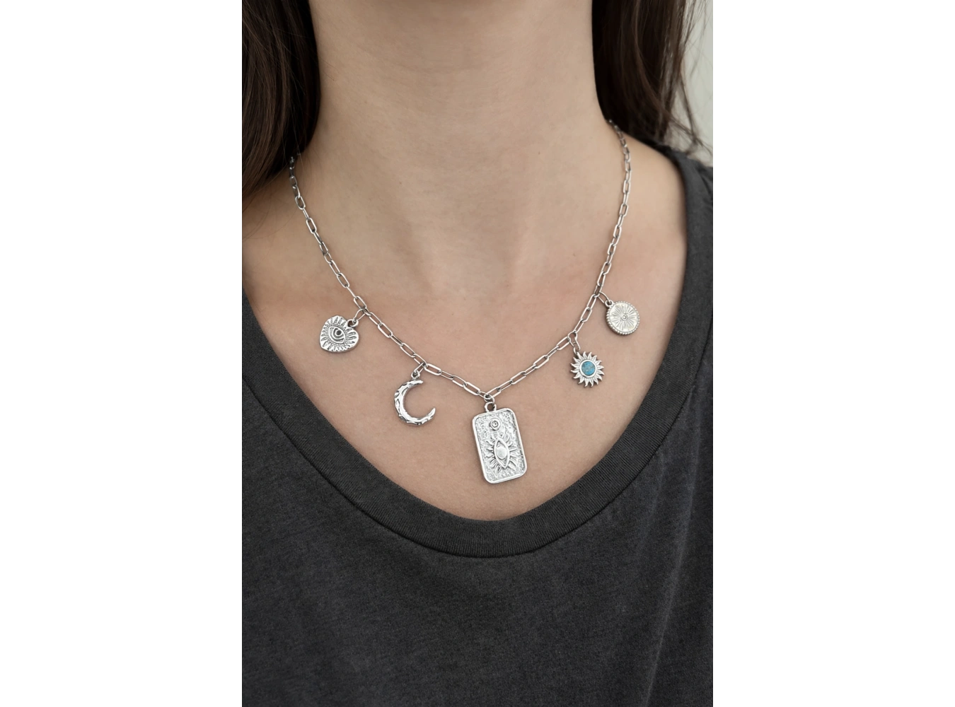 Gümüş Renk Zincir Detaylı Karışık Charmlı Çelik Kolye