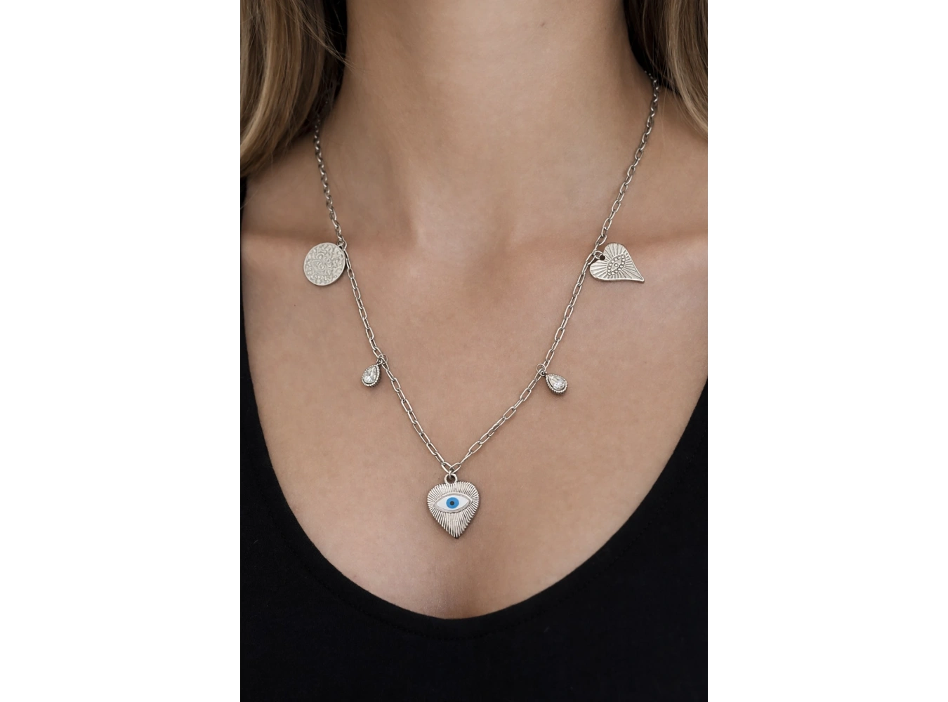 Gümüş Renk Zincir Detaylı Karışık Charmlı Çelik Kolye