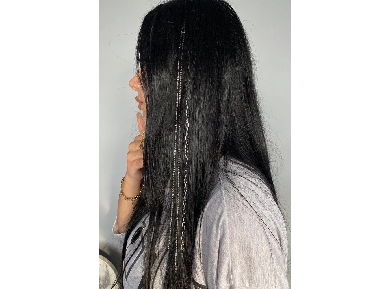 Gümüş Renk Zincir Detaylı Yan Postiş